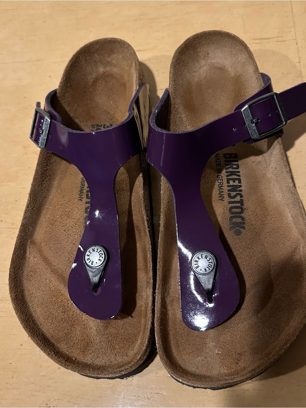 Birkenstock Gizeh patent plum purple thong Burke-flor thong sandal size 7/ 38